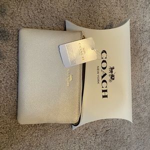 BNWT coach wristlet